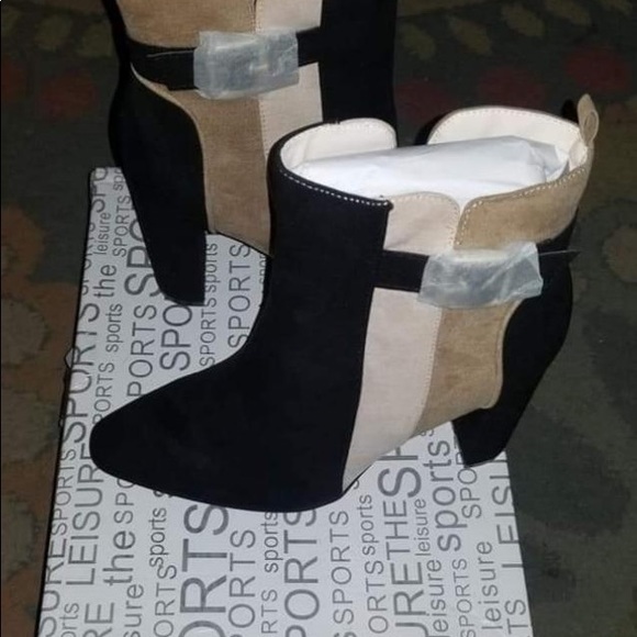 Woman’s boots - Picture 3 of 3